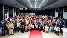 Cerrar la brecha digital después de los 55: Entel refuerza su programa de alfabetización tecnológica