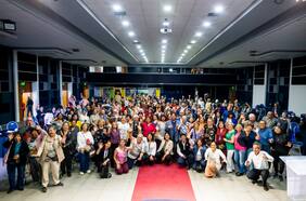 Cerrar la brecha digital después de los 55: Entel refuerza su programa de alfabetización tecnológica