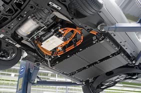 ¿Por qué las mantenciones de los autos eléctricos son hasta un 80% más baratas que las de uno a gasolina?