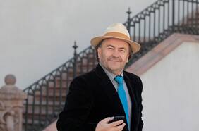 Oficialismo y oposición empatados y ocho escaños en disputa: el vaticinio de Pepe Auth sobre la elección de consejeros