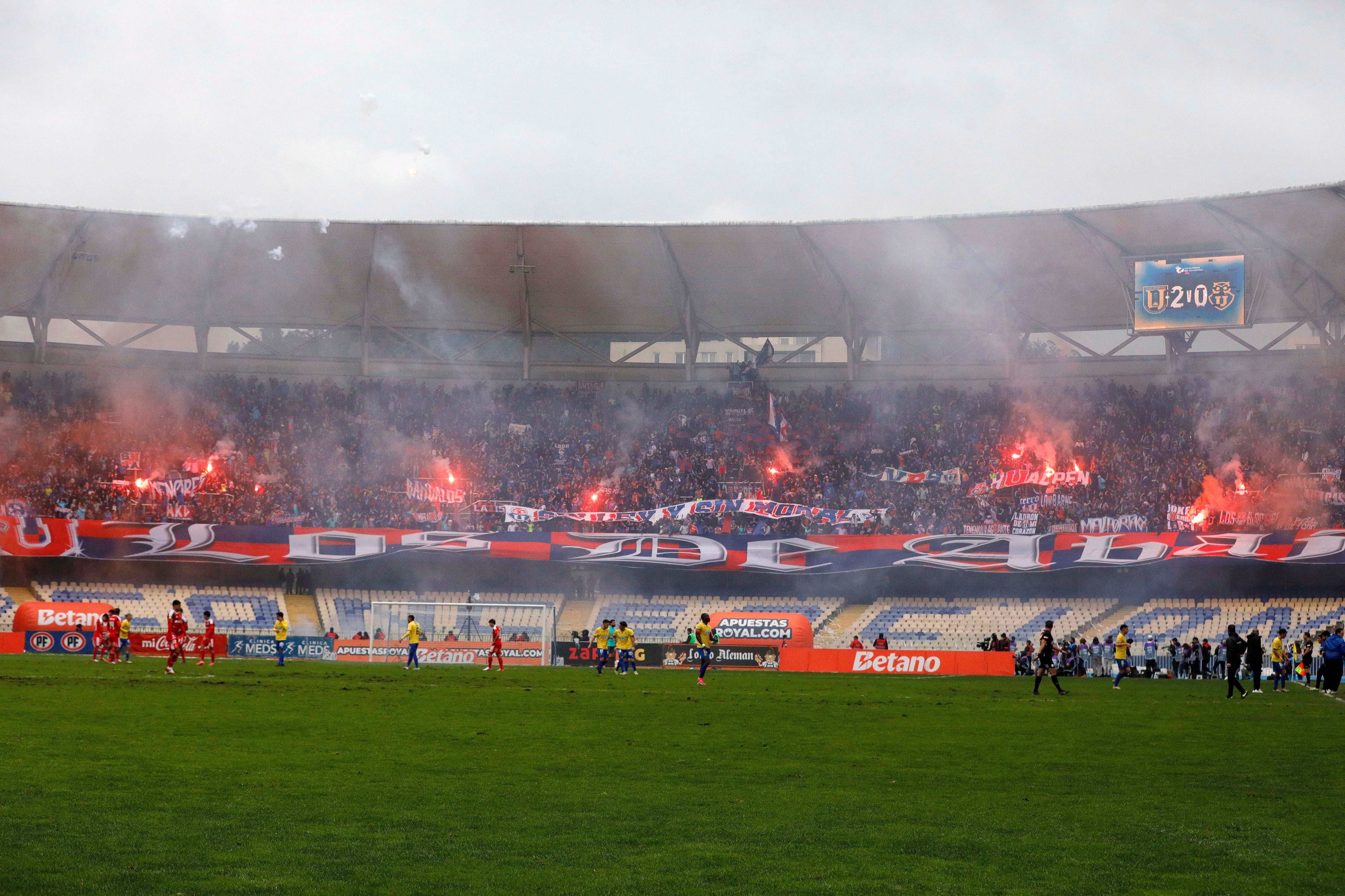 Otra vez por incidentes: Tribunal de Disciplina castiga a más de cinco mil hinchas de la U