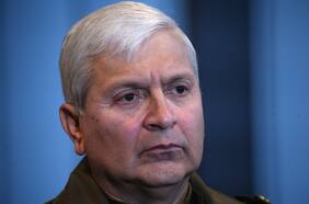 Tras dejar Carabineros: exgeneral Yáñez recurre a la Suprema para insistir en postergar audiencia de formalización en su contra