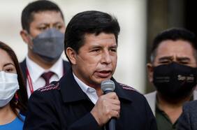 Presidente Castillo nombra a sexto ministro del Interior en menos de un año