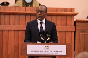 Militares afirman haber destituido al presidente de Benín mientras gobierno desmiente éxito en golpe de Estado