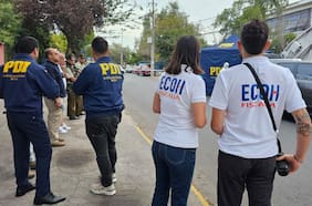 El macabro hallazgo del cadáver de una mujer frente al domicilio de la alcaldesa de Quinta Normal