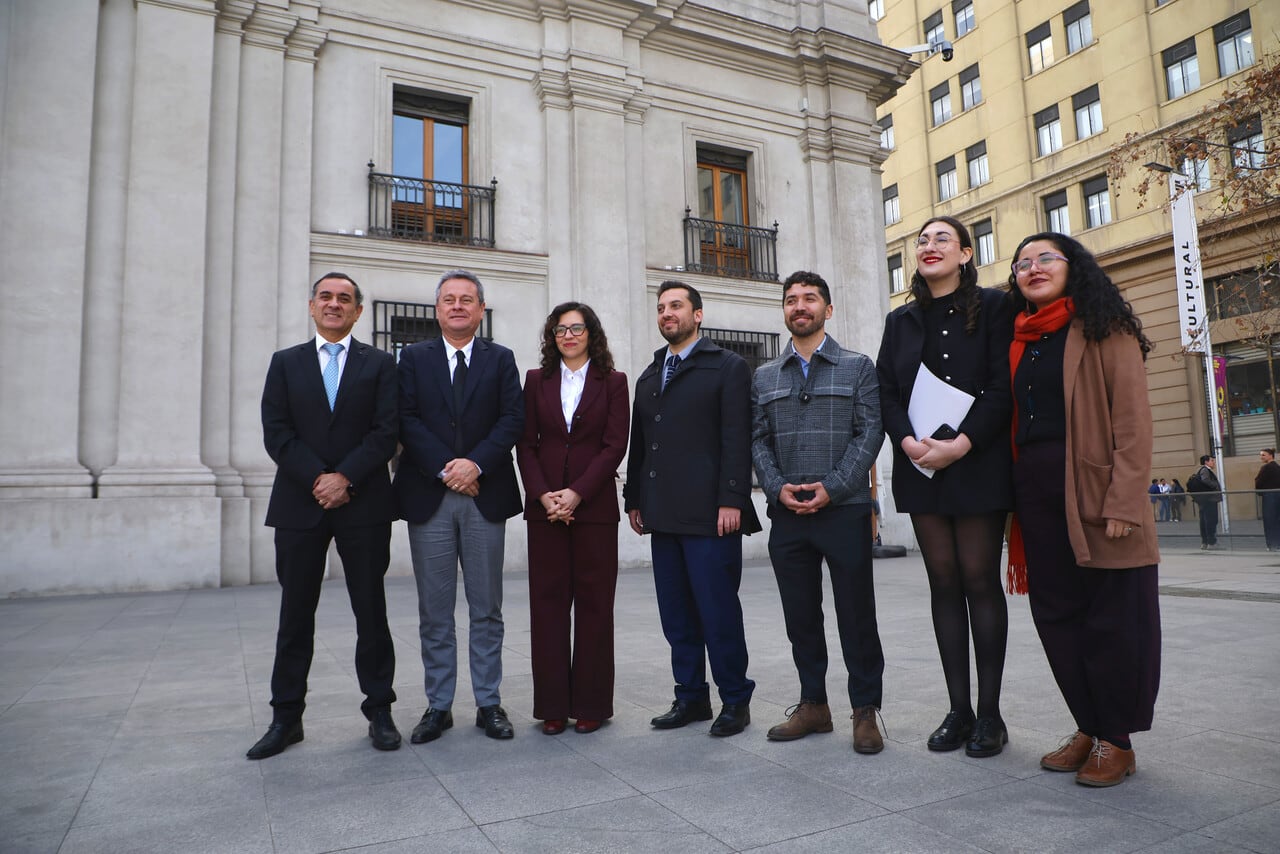 "Desproporción inaceptable": diputados de oposición entregan carta dirigida a Kast para que frene cobros a deudores del CAE