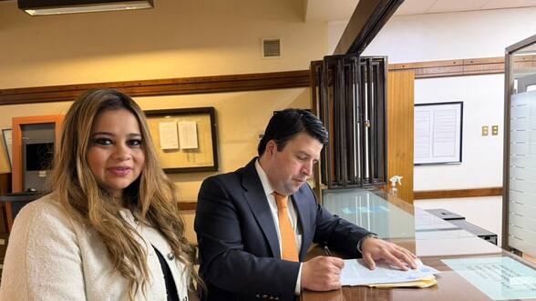 Diputada salvadoreña anuncia demanda contra el Estado de Chile por fatal caso que involucra a exdiplomático chileno