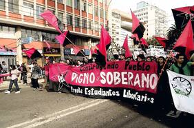 La “ultra”, los libertarios y los que dejaron el PC: Las variadas corrientes de la izquierda estudiantil que blindan a Boric