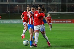 La Roja femenina derrota a Paraguay de visita gracias a la cabeza de Mary Valencia