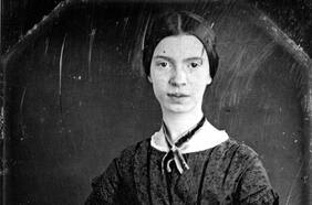 “Divide la alondra y encontrarás la música”: Emily Dickinson, una isla en la poesía