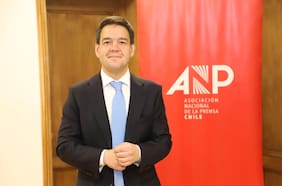 Asociación Nacional de la Prensa advierte ilegalidad en decisión del Servel que paralizó proceso de notificación de vocales