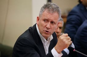 Muñoz aborda proyecto de cable chino ante comisión de la Cámara de Diputados y explica que sigue en trámite