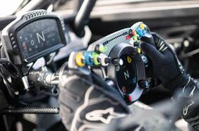 Bentley crea un volante apto para autos reales y también virtuales