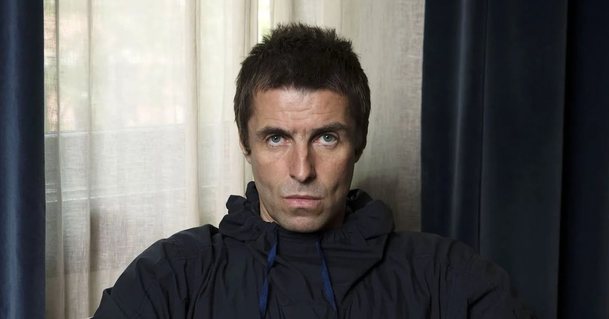 Oasis No Volvió: Fue Reactivado:El modelo de negocio detrás de la gira de 2025 y cómo la nostalgia se transformó en una industria de extracción de valor a gran escala.