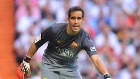 Conocida revista ubica a Claudio Bravo entre los mejores arqueros de la historia del Barcelona