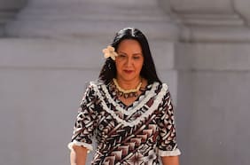 Escala molestia por posteo de embajadora Pakarati: diputados piden citar a canciller a Comisión de RR.EE.