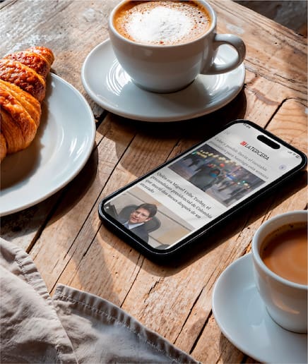 La Tercera en tu teléfono durante el desayuno