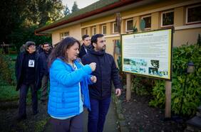 Ministro Gajardo visita ex Colonia Dignidad y recorre puntos de búsqueda de desaparecidos