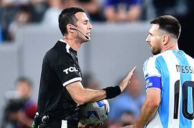 “¡Cobrá una, la con…”!: quién es Andrés Matonte, el árbitro uruguayo que sacó de quicio a la Roja y al cuerpo técnico de Gareca