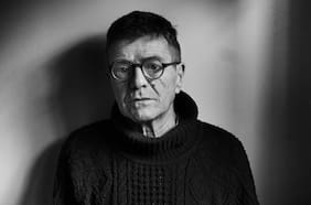 Escritor argentino Guillermo Saccomanno gana el Premio Alfaguara de Novela 2025