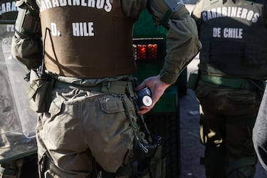 Atacan a pedradas automóvil de subsecretario de RR.EE. en Plaza Italia