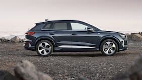 Audi Q4 e-tron se actualiza: más autonomía, carga bidireccional y un interior de nueva generación