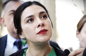 Tras conocerse chats con autoridades: defensa de Cariola arremete contra el Ministerio Público y la PDI por desacato