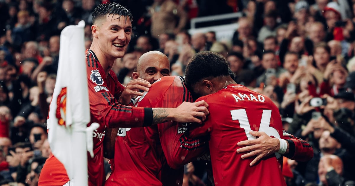 El Manchester United sale a flote y vence a un irreconocible Chelsea