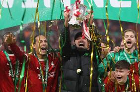 Liverpool derrota en la agonía al Chelsea y se corona campeón de la Copa de la Liga inglesa