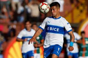 ¿Por qué no juega?: el nuevo rol de Alexander Aravena con Tiago Nunes genera inquietud en la UC