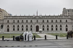 La historia de Mario Carrión, el hombre que hace una semana prendió fuego a su auto frente a La Moneda