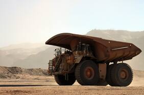 Empresas mineras alertan que el costo de la energía en Chile las hace menos competitivas