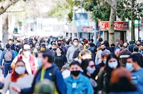 La realidad del ingreso de los chilenos: La mitad de los trabajadores gana $401 mil o menos y aumenta diferencia entre hombres y mujeres