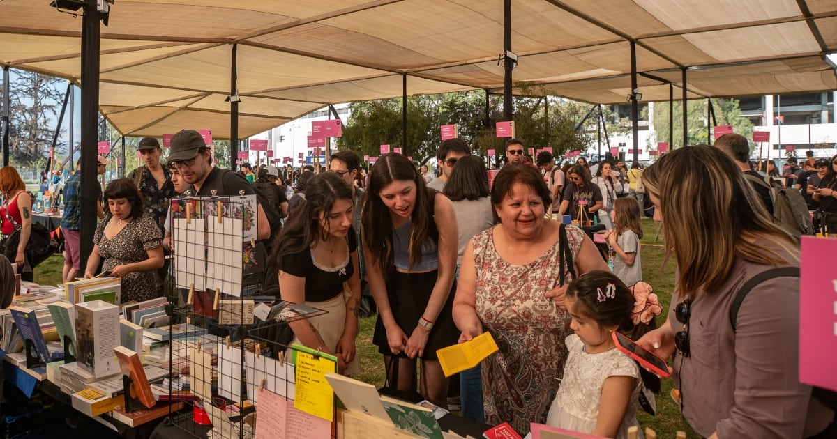 Con Chini.png: 14ª Primavera del Libro reune más de 230 editoriales en Parque Estadio Nacional
