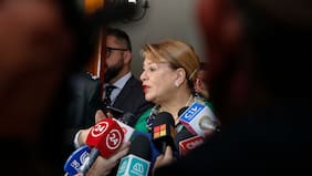 Trama bielorrusa: Fiscalía destapa la caja de pandora y cifra en $57 millones las coimas que habría recibido la exministra Vivanco y su pareja