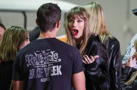 La teoría de que Taylor Swift no fue al juego de su supuesto novio Travis Kelce para verlo, sino para tapar su enorme huella de carbono