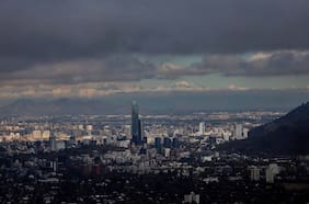 Los nubarrones que amenazan el crecimiento de la economía chilena para 2025