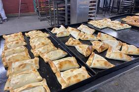 A una semana de las Fiestas Patrias: 39% de las fábricas de empanadas supervisadas por la Seremi de Salud en la RM no cumplen con las medidas sanitarias
