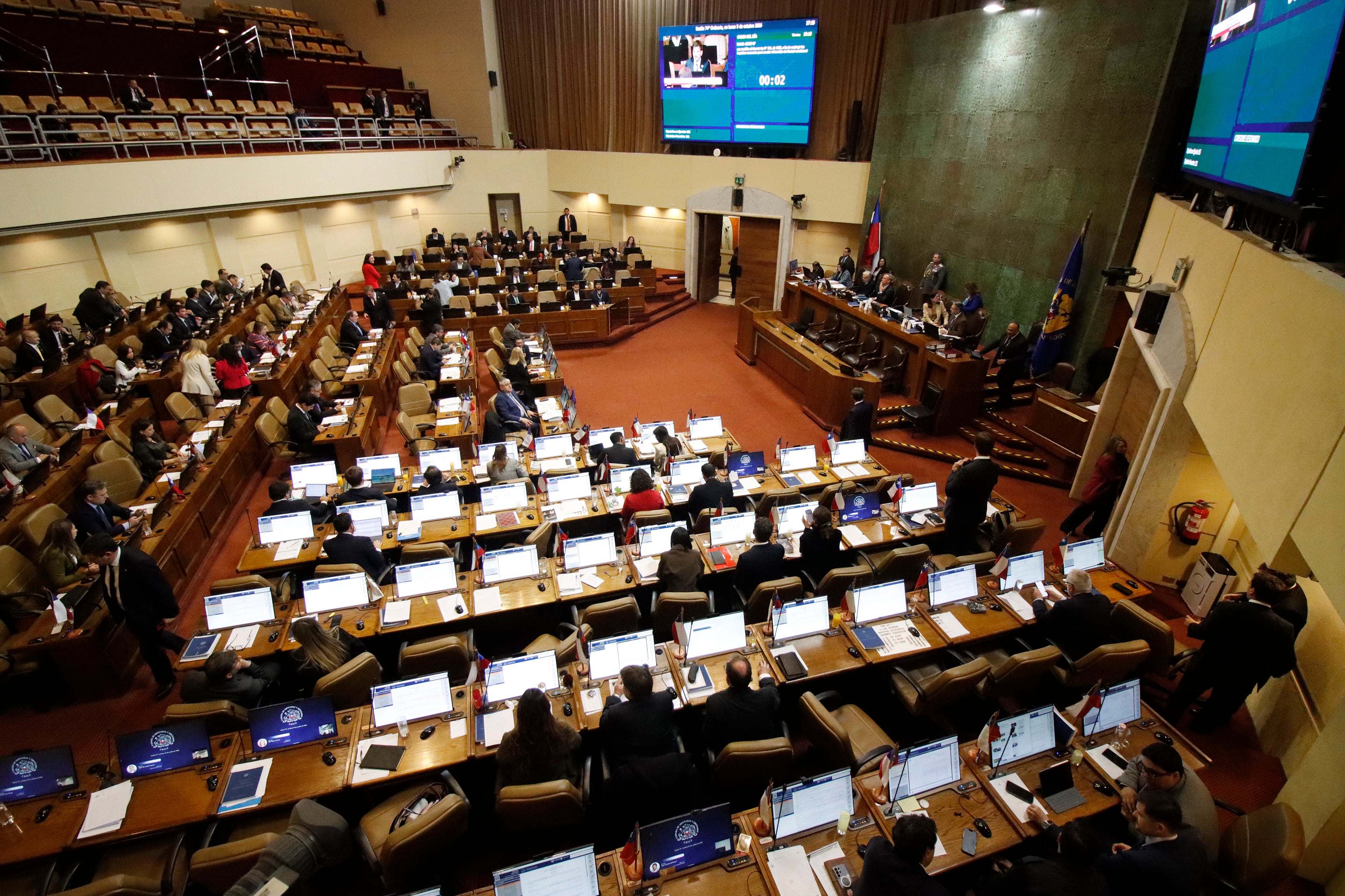 El soterrado acuerdo al interior del Congreso para trasladar las sesiones de sala a Santiago