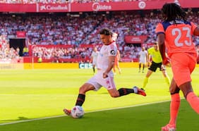 “Su físico ha dicho basta”: el Sevilla sufre la baja de Gabriel Suazo para el derbi contra el Betis de Manuel Pellegrini