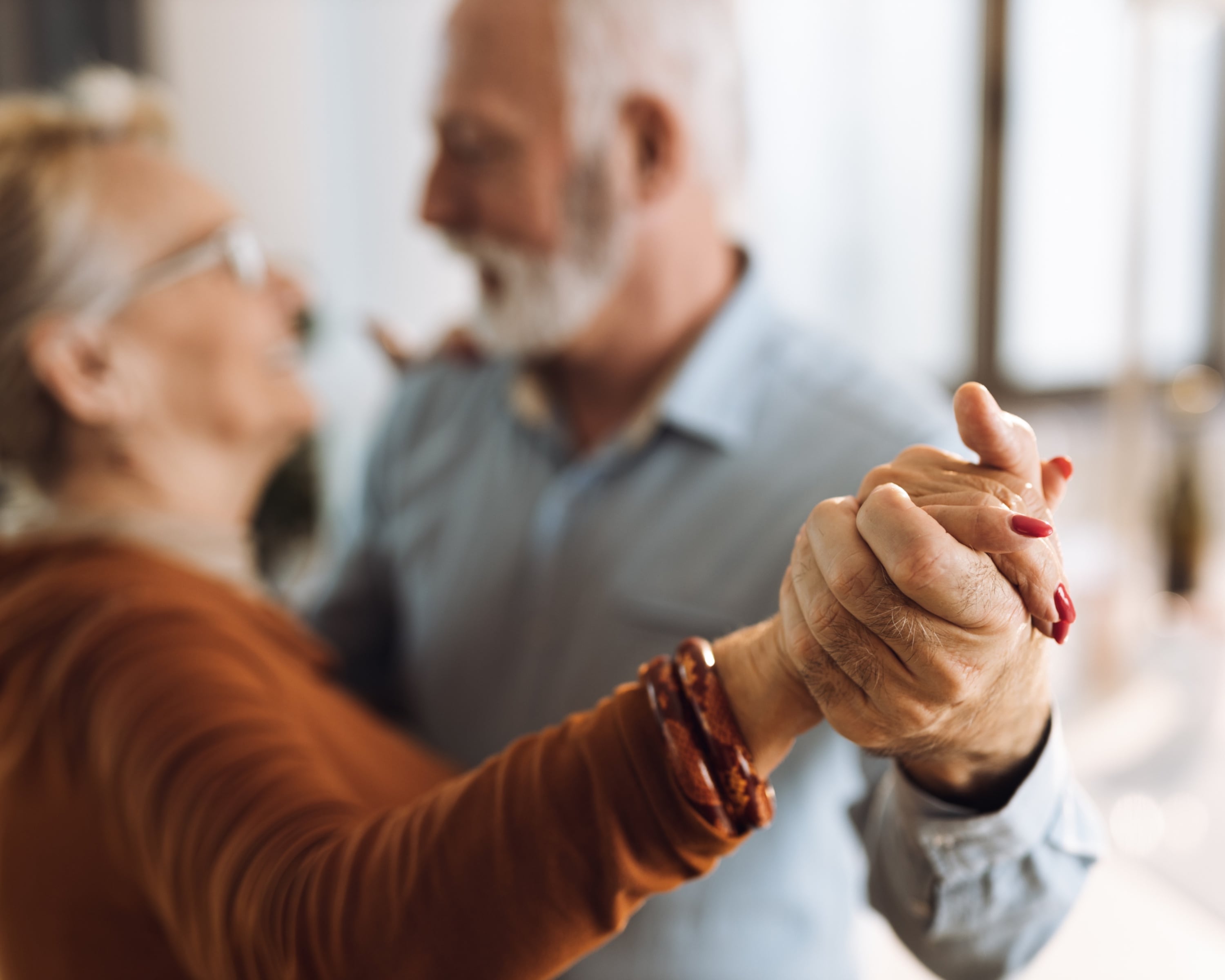 Este estilo de vida presentó mejoras cognitivas de un 55% en adultos mayores con riesgo de demencia, según un estudio. Foto: referencial.