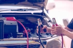 Cómo hacer puente y arrancar el auto de forma segura