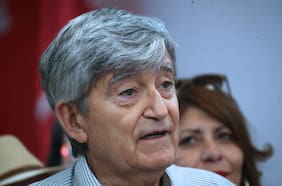 Escalona dice que el PS no emitirá juicio institucional hasta que se oficialice fallo contra Isabel Allende