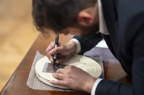 Qué es la Medalla Presidencial cuyo molde fue firmado este lunes por el Presidente Boric