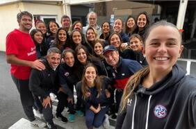 Marcelo Bielsa, más chileno que nunca: visita a Las Diablas en Uruguay