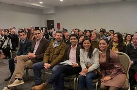 22.500 militantes en tres meses: el rápido aumento del partido de Kaiser que opaca a otras colectividades en formación