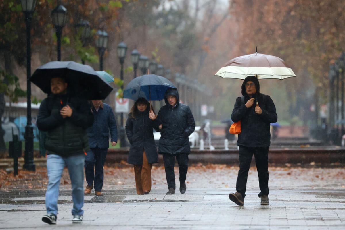 En qué sectores de la Región Metropolitana y zona central lloverá hoy, según el pronóstico del tiempo