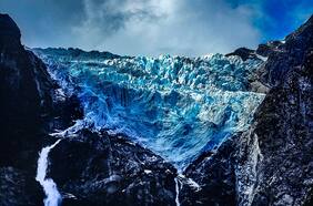 Glaciar Colgante Queulat presenta preocupantes grietas: expertos advierten nuevo desprendimiento