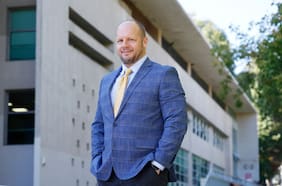 Chad Syverson, experto en productividad de la U. de Chicago: “Debemos ser cautelosamente optimistas sobre la IA”