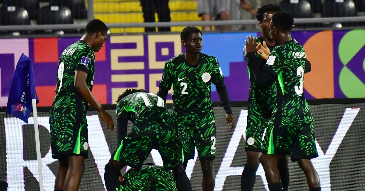 Las fallas defensivas mandaron en Talca: Nigeria derrota a Arabia Saudita con agónico penal y revive en el Mundial Sub 20